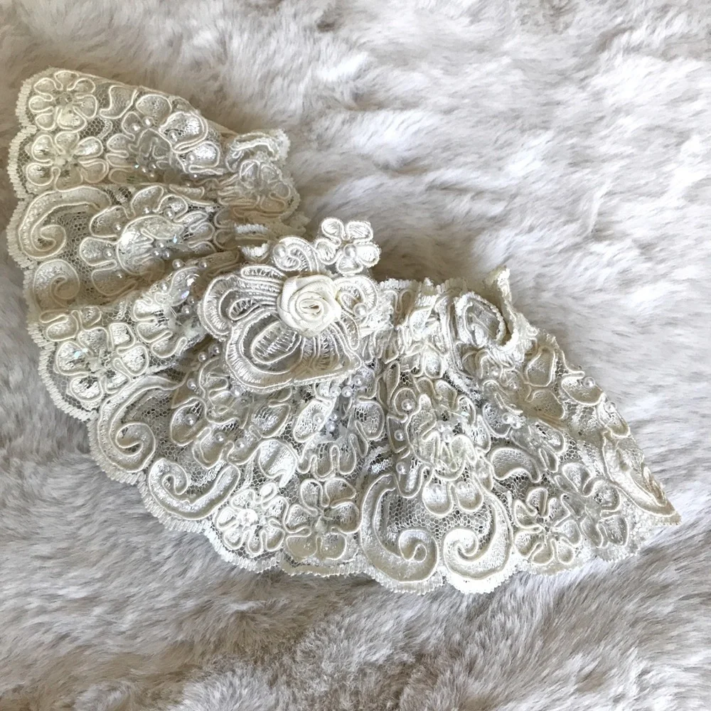 VINTAGE Victoria’s Secret Bridal Lace Garter Band Ivory Pearls Sequins New OS‎